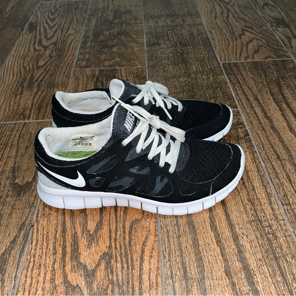 Womens Vintage Nike Free Run + 2 Black/White Running Shoes Sz. 9